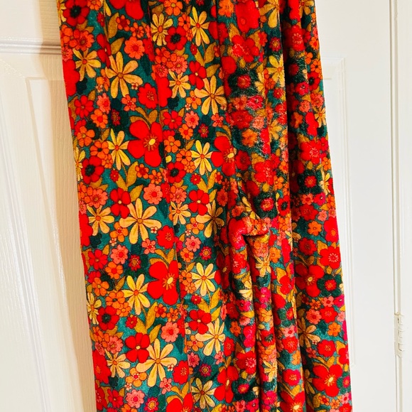NATURAL LIFE Fleece Red and Yellow Floral Wide Leg Pants
Crosslisted - Picture 3 of 5